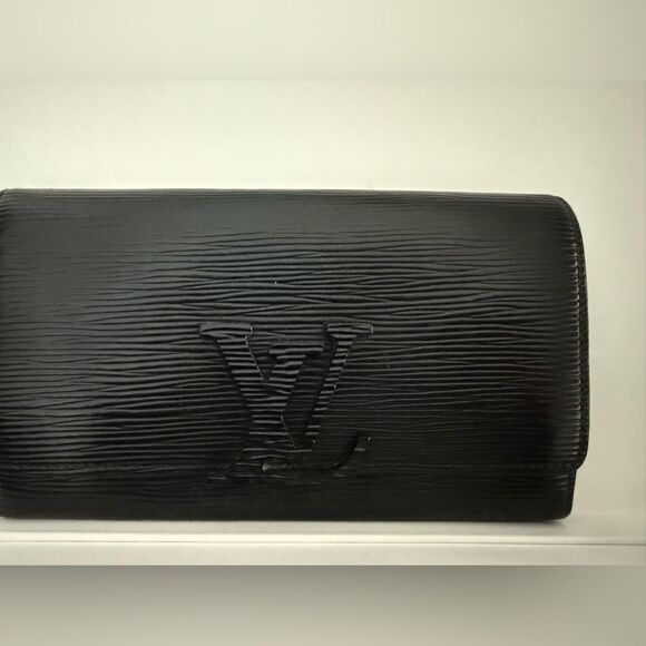 Used in excellent condition Louis Vuitton Black Epi Leather wallet can be woc - Picture 1 of 16